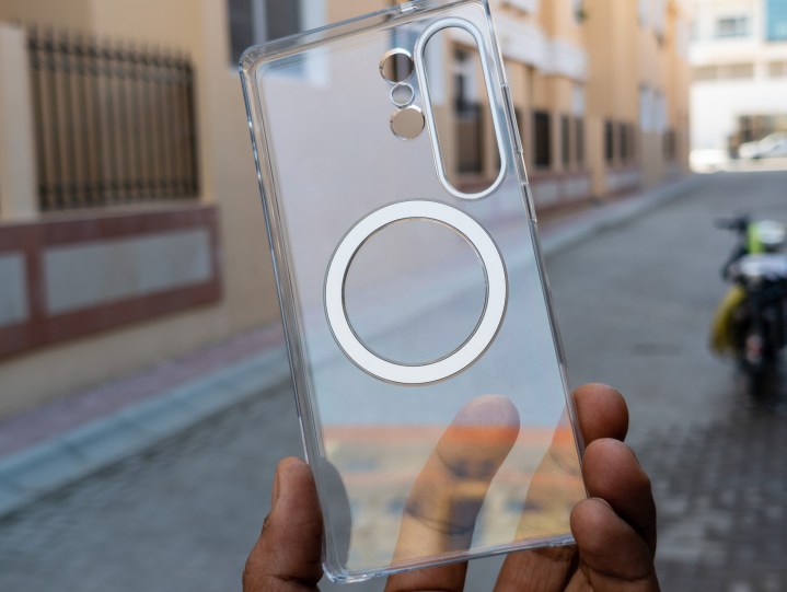 El imán de la cubierta de carga inalámbrica magnética del Galaxy S25 Ultra