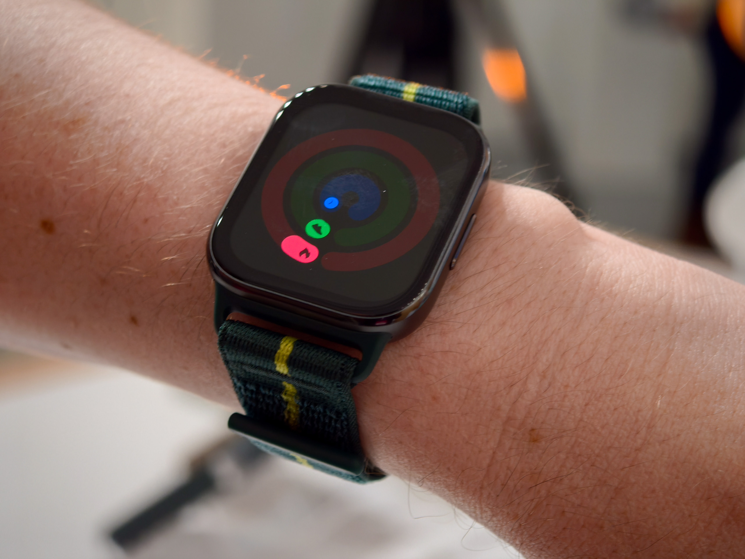 Activity tracking on the new Moto Watch Fit 2025
