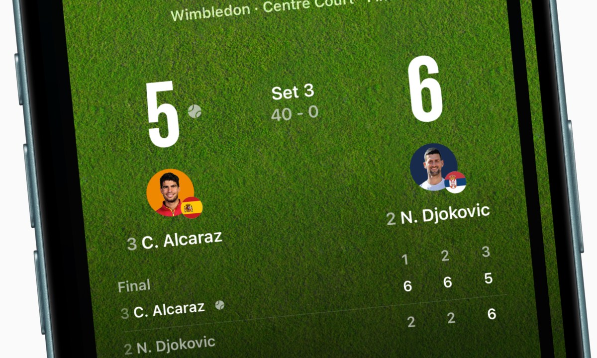 A live tennis match in the Apple Sports app